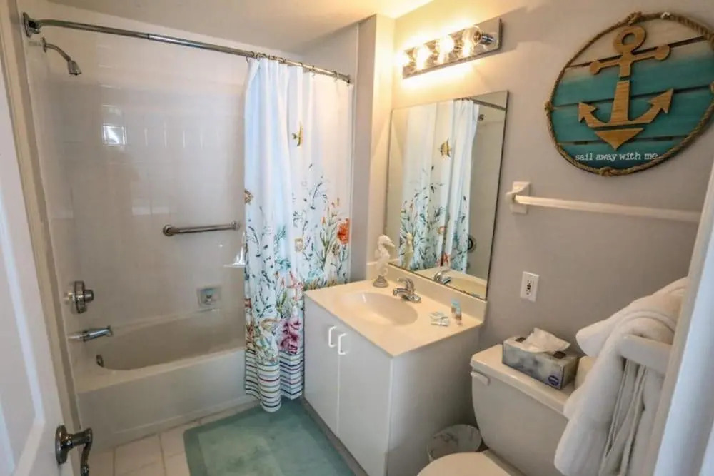 Captains Bay 403 - 6