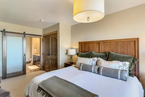 Edgemont 2707 - Luxury Ski-in Ski-out Condo