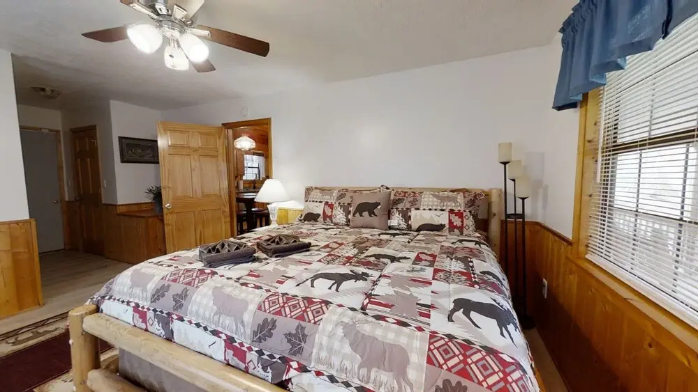 Little Mountain Hideaway 2 Bedroom Cabin by Redawning