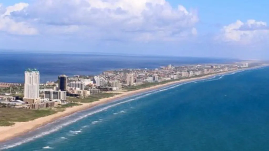 South Padre Island condo is walking distance to the beach, Sleeps 6, Third Floor, 2023 Traveler Award