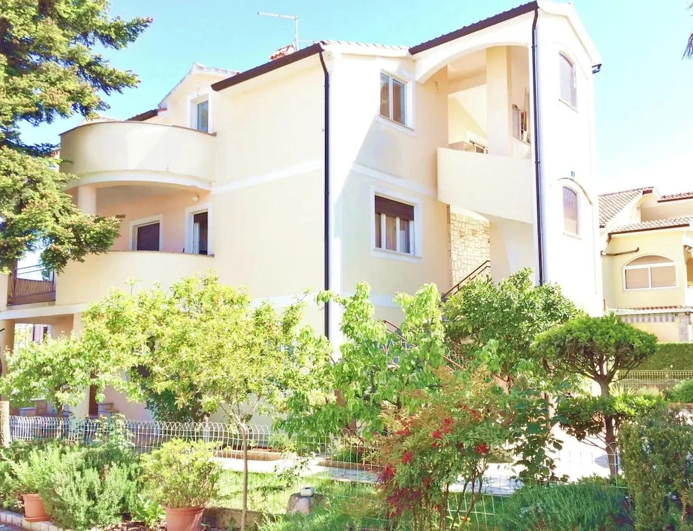 Spacious Apartment in Umag