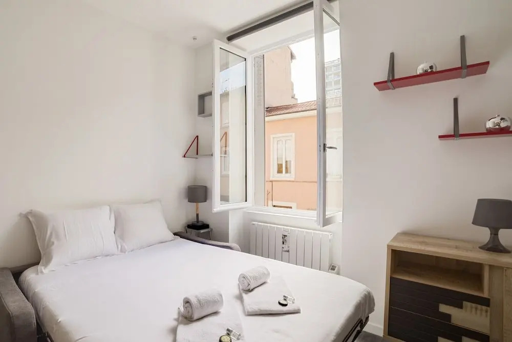 Modern studio near train station Part-Dieu by GuestReady