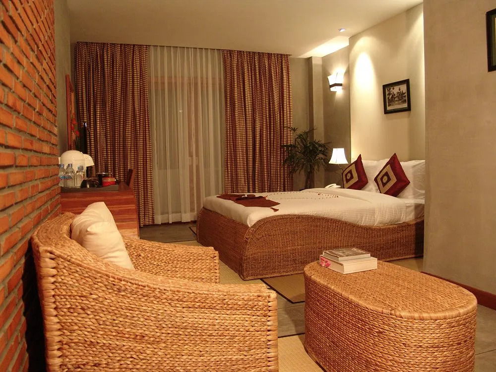 Frangipani Fine Arts Hotel
