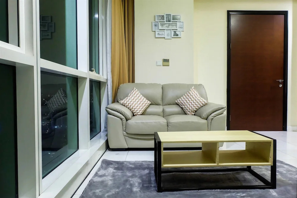 2 Bedroom Luxury The Peak Apartment By Travelio