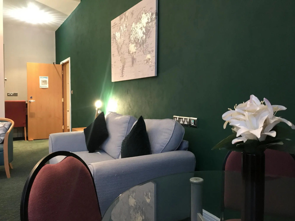 Large Convenient City Centre Apartment