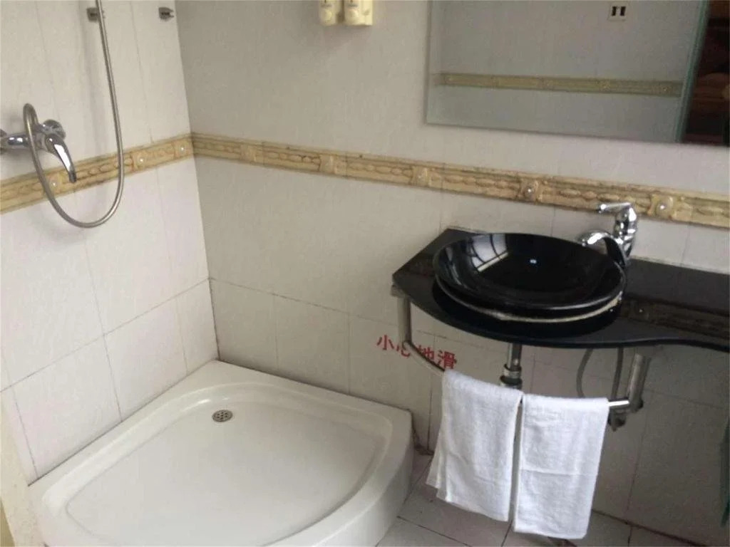 Xingyi Longtai Inn