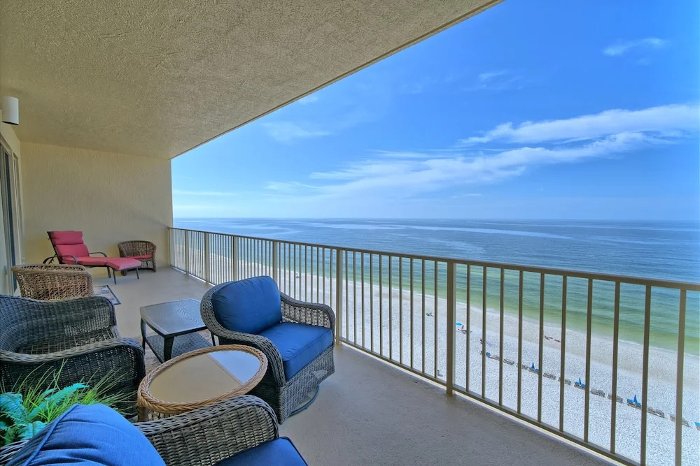 Marvelous Condo with Beachside Pool and Free Poolside WiFi - Unit 0902 by RedAwning