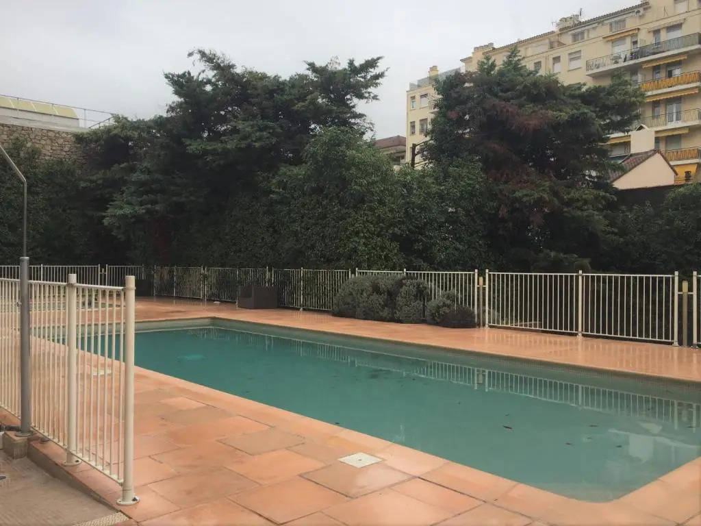 T2 proche de la gare, à 10 minutes à pieds de la Croisette, piscine & parking dans résidence de haut standing