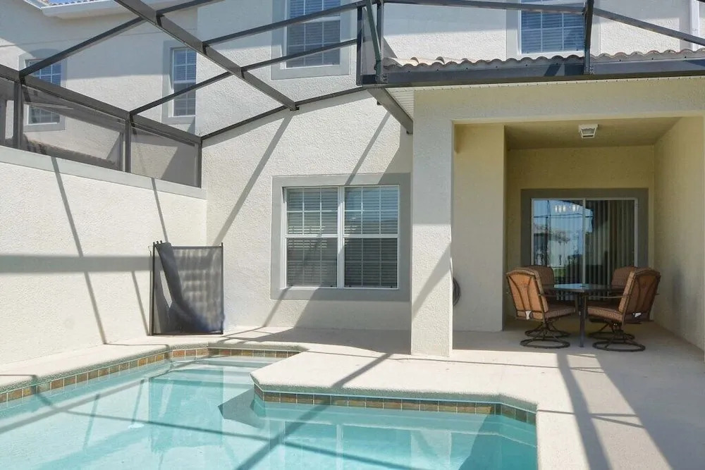 Storey Lake- 4 Bedroom Townhome W/spashpool-1619st Townhouse