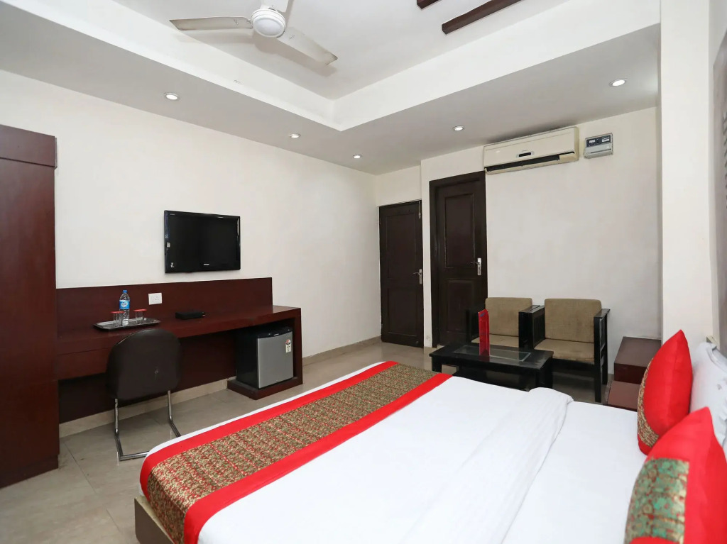OYO 512 Hotel Aman Inn