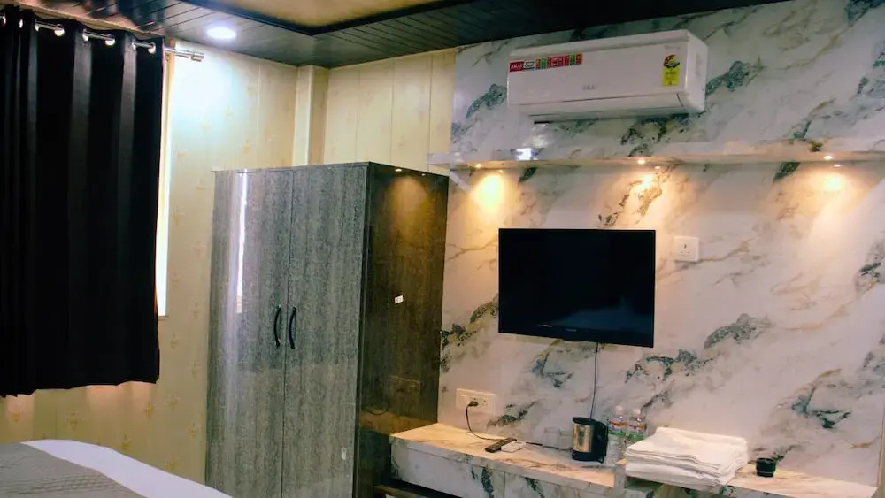 Ganga Riverfront Rooms And Banquet
