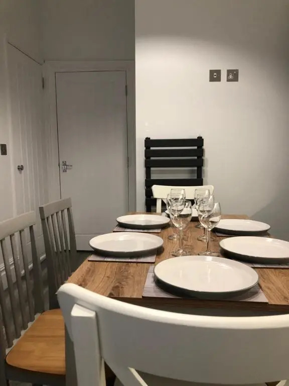 Entire spacious 4 bedroom apartment in Bournemouth