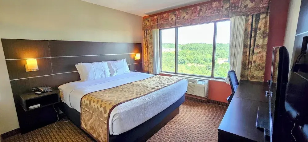 Grand Plaza Hotel & Conference Center