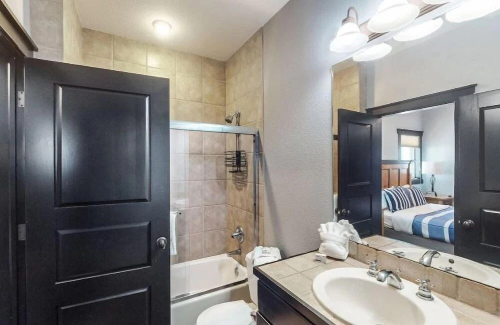 3 Bedroom Ski In, Ski Out Townhome at Snowflake Lift