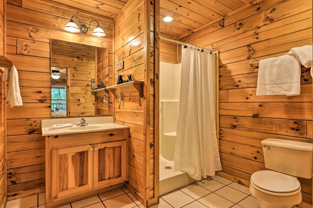 Cabin w/ Deck + Fireplace < 3 Mi to Dollywood!