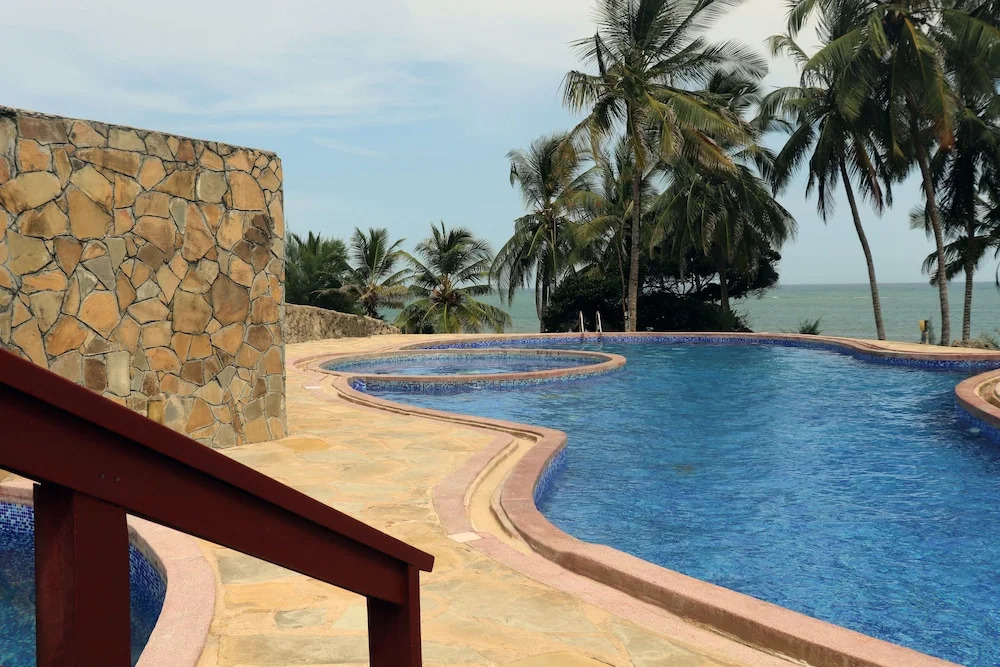 2 Bedroom Apartment With Pool and Views