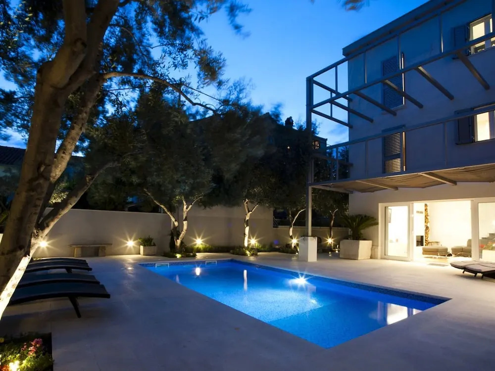 Modern Apartment with Private Pool in Split