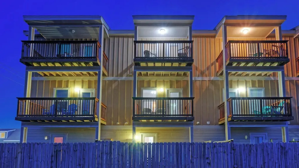 Ocean's 96 by Avantstay Heated Pool + Foosball Table + Media Room + Walk to North Padre Beach