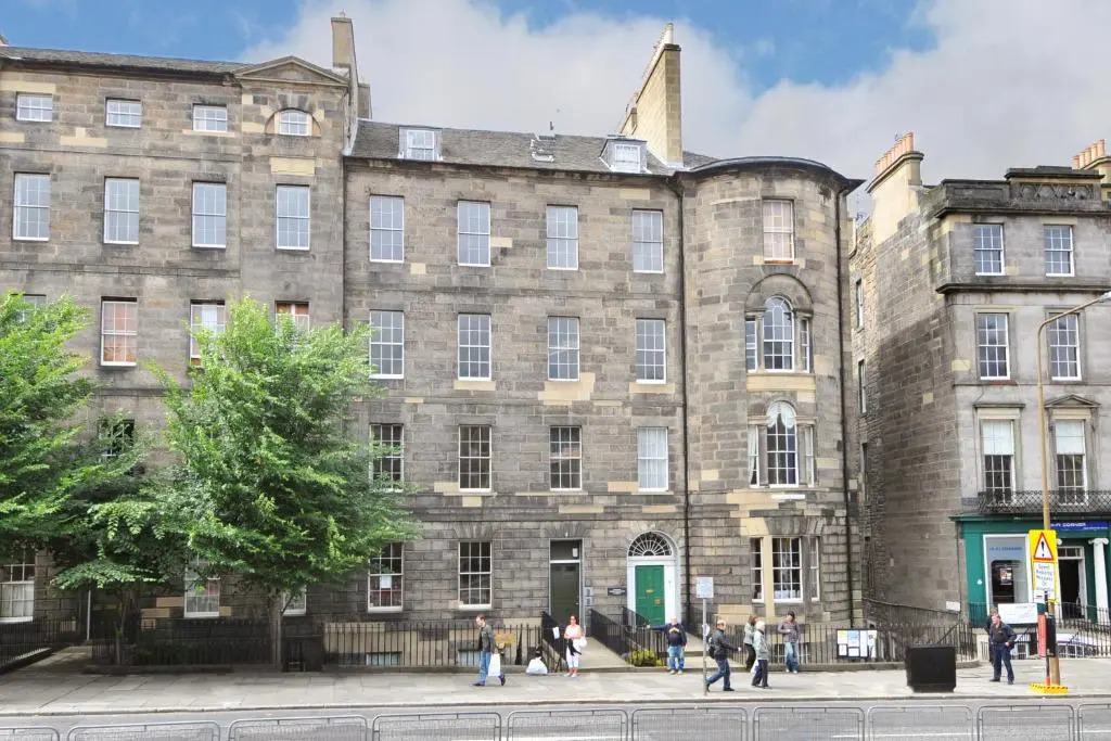 217 Charming first floor period city center apartment