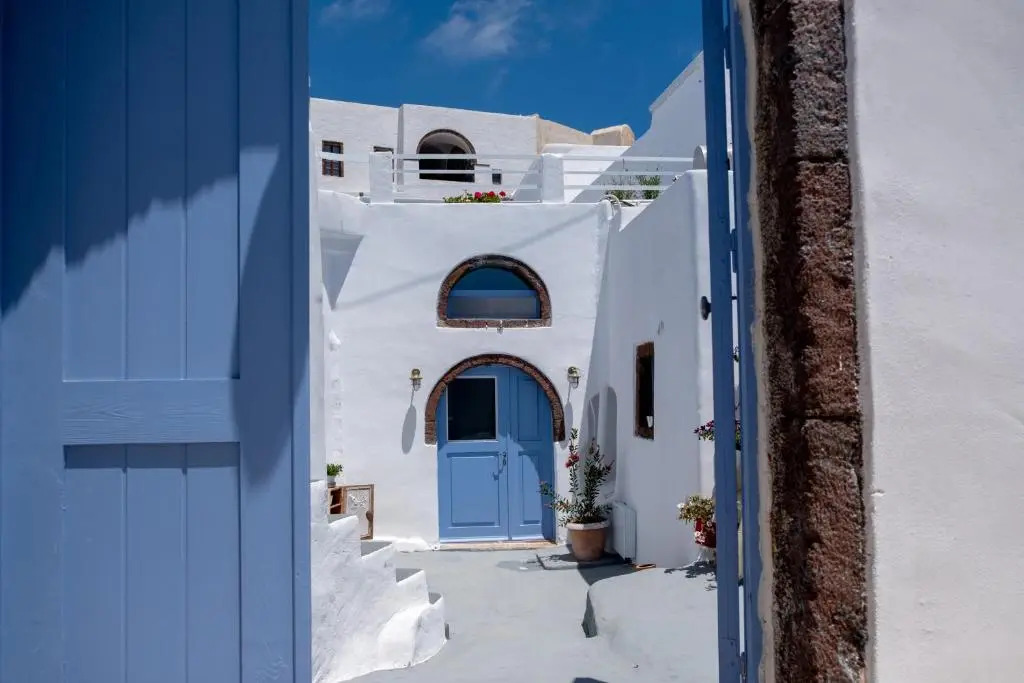 Labyrinth Traditional Houses