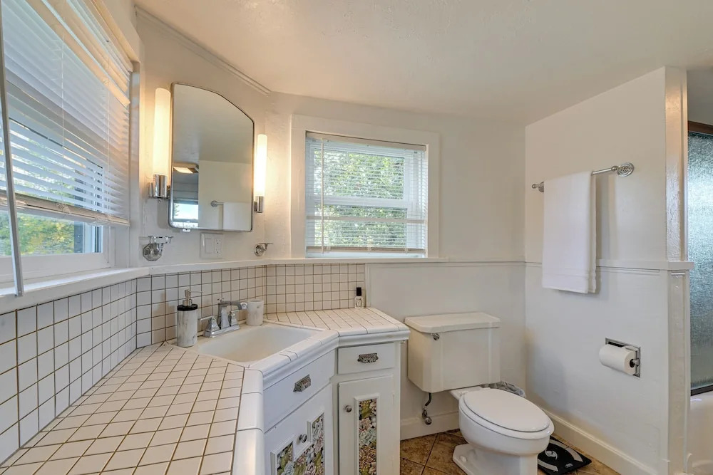 Cozy Grants Pass Home ~ 9 Mi to Rogue River Access