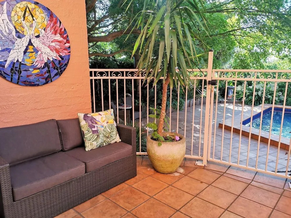 Stylish Comfortable Central Artists Home
