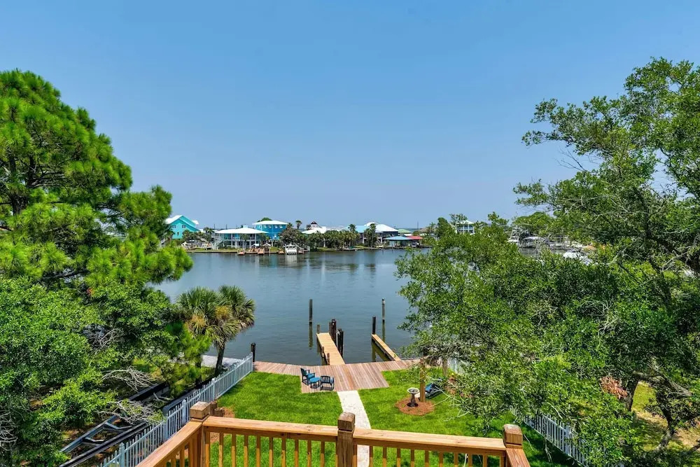 Bayfront Gem Near Fishing in Dauphin Island