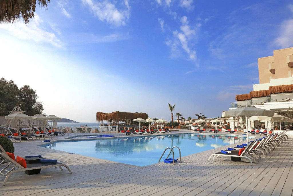 Design Plus Seya Beach Hotel