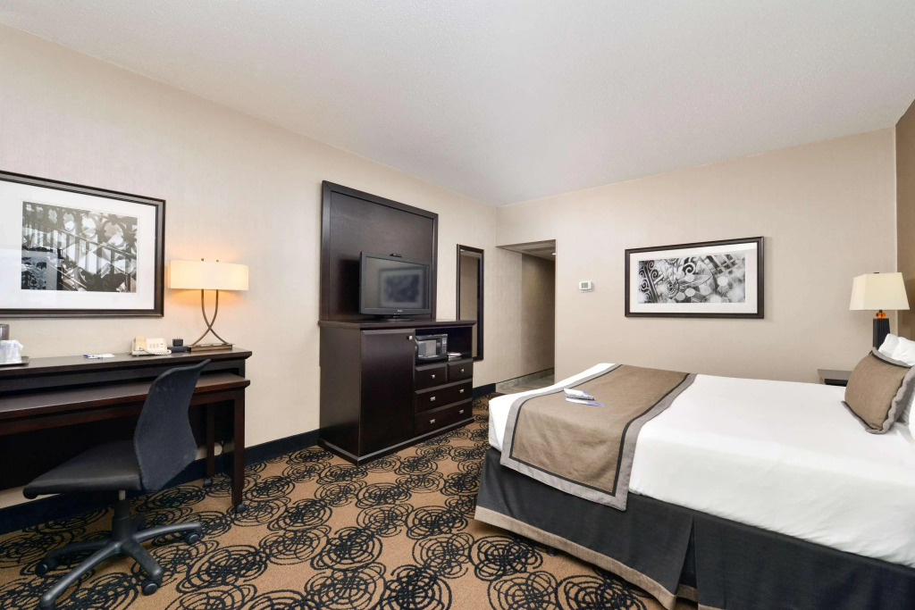 Best Western Plus Midwest Inn