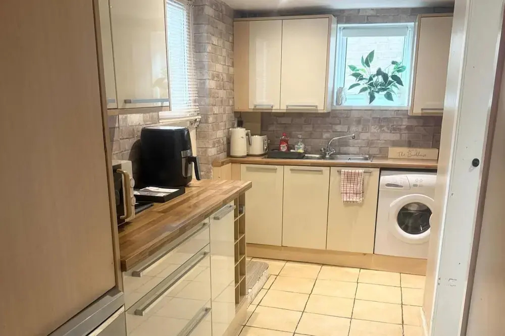 1 Bed Flat - Sleeps 5 - Pet Friendly - Parking