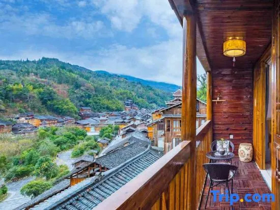 zhaoxing He Zhai Mountain with May Flower Boutique Station