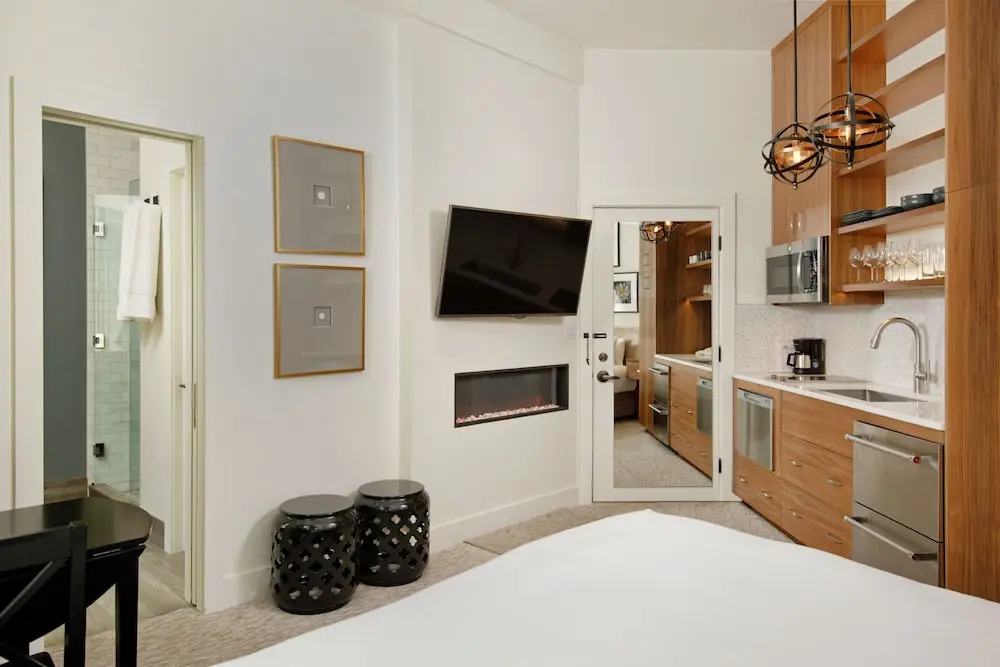 Independence Square Lodge by Frias