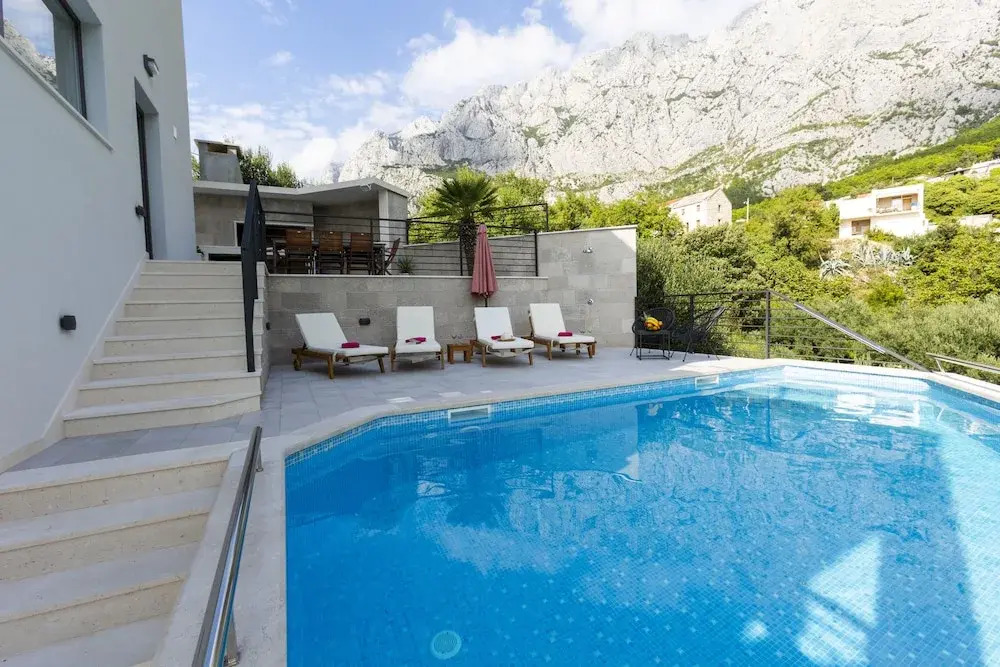 Villa Romance