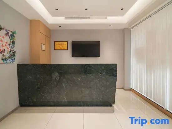 Yinghe Light Luxury Smart Homestay (Hengdian World Studios Store)