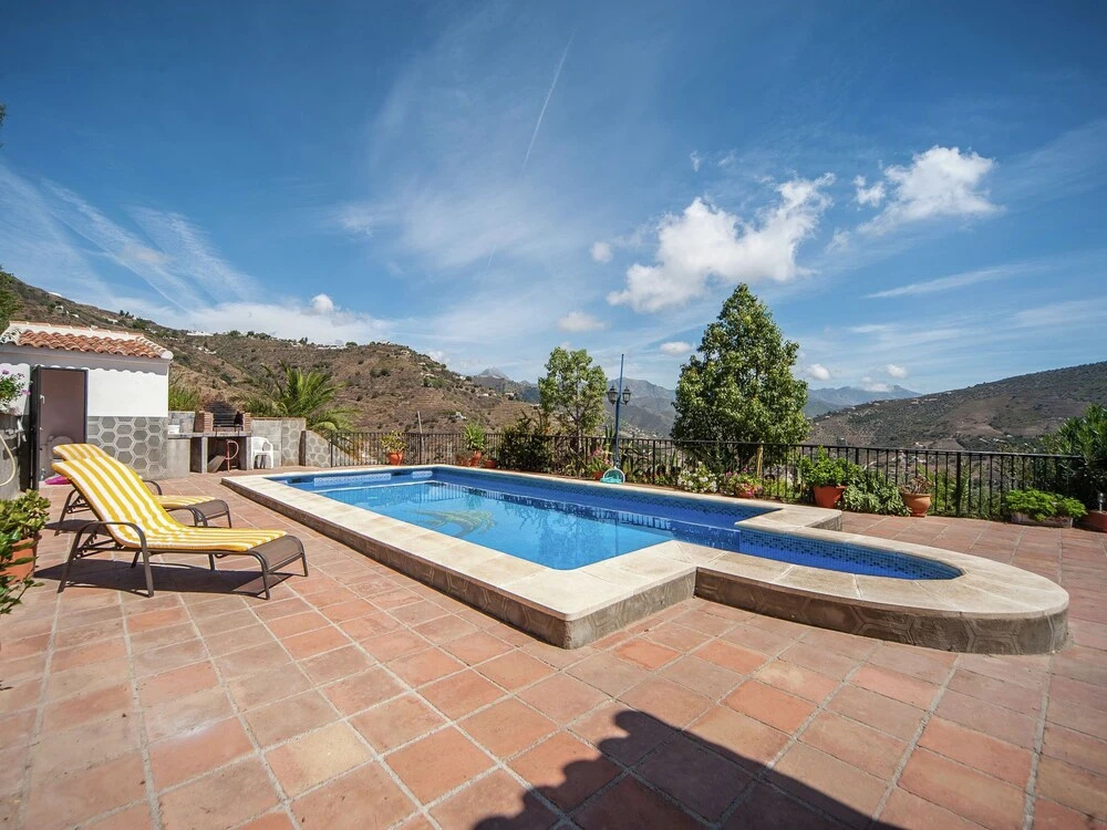 Spacious Cottage With Private Pool and Beautiful Views of Mountains and sea