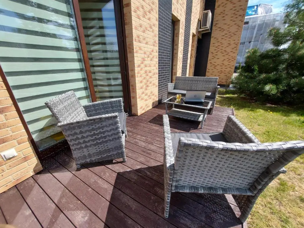 1st floor apartment, Center, with terrace, 7min to the sea
