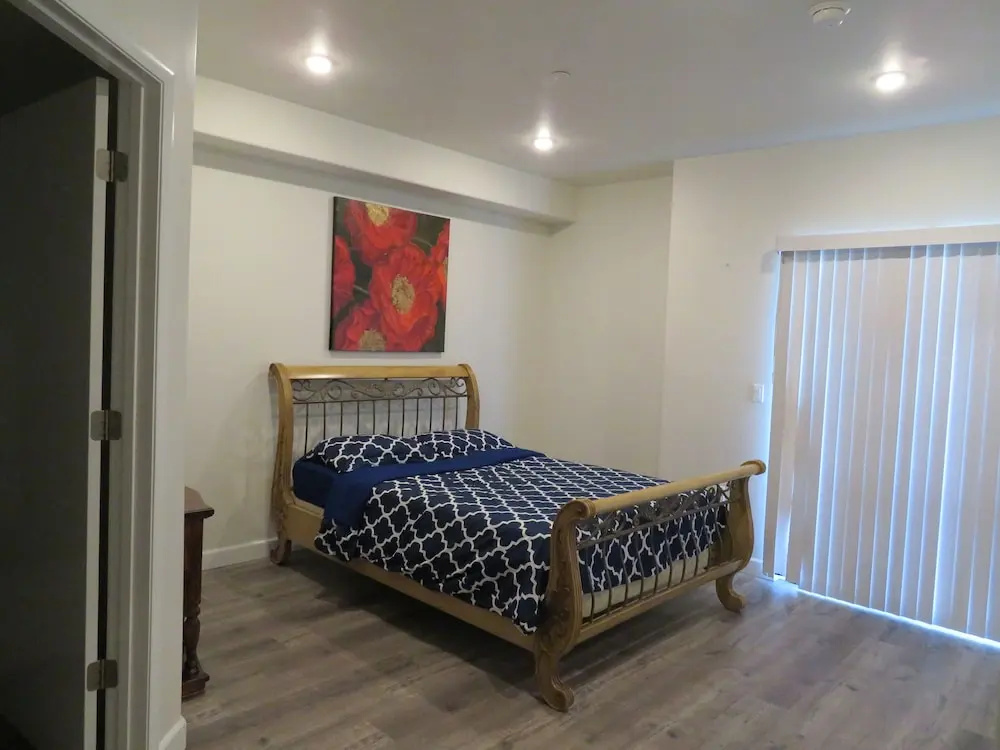 Fully Furnished Apartments near Hollywood