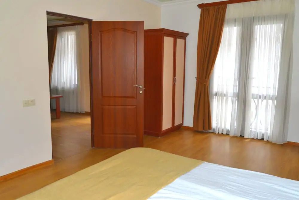 Red Hotel