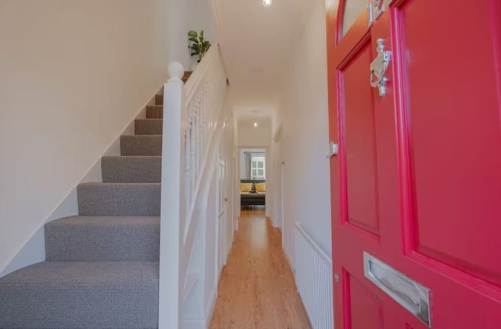 3BR Putney Home London Sleeps 8 Winter Deal