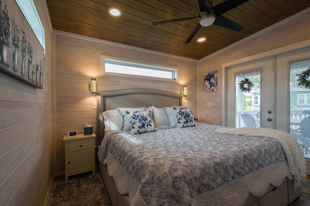 1BR Tiny Home w King Bed Outdoor Space