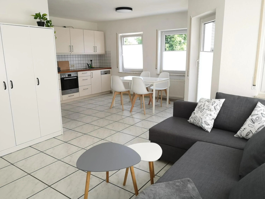 Familienfreundliche Ferienwohnung mit Wohlfühlbalkon und kostenlosem Parkplatz nahe Messe und Bodensee
