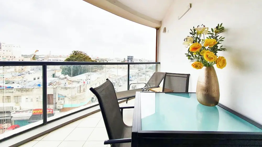 Brand New 2 Bedrooms Near the Beach TL55