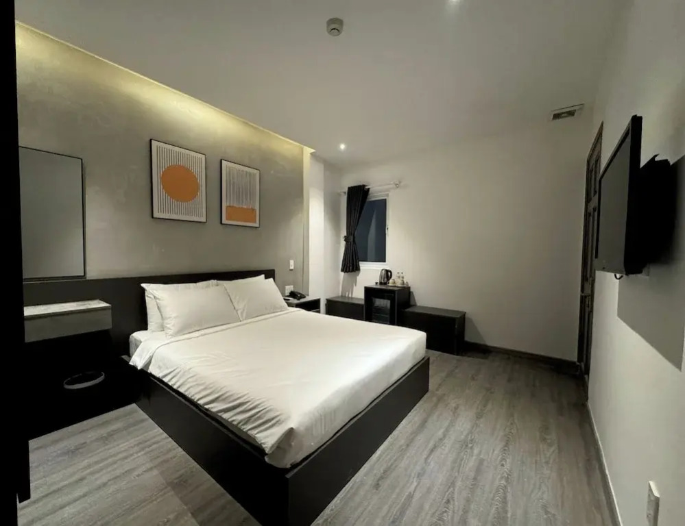 Nicecy Hotel - 218 Le Thanh Ton Street
