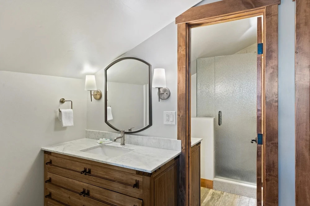 Winterset 1 4 Bedroom Condo by RedAwning