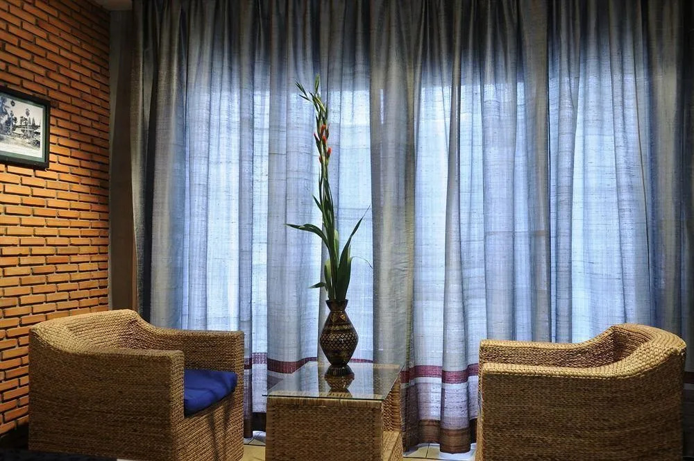 Frangipani Fine Arts Hotel