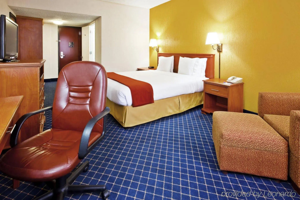 Holiday Inn Express Hotel & Suites Spence Lane by IHG