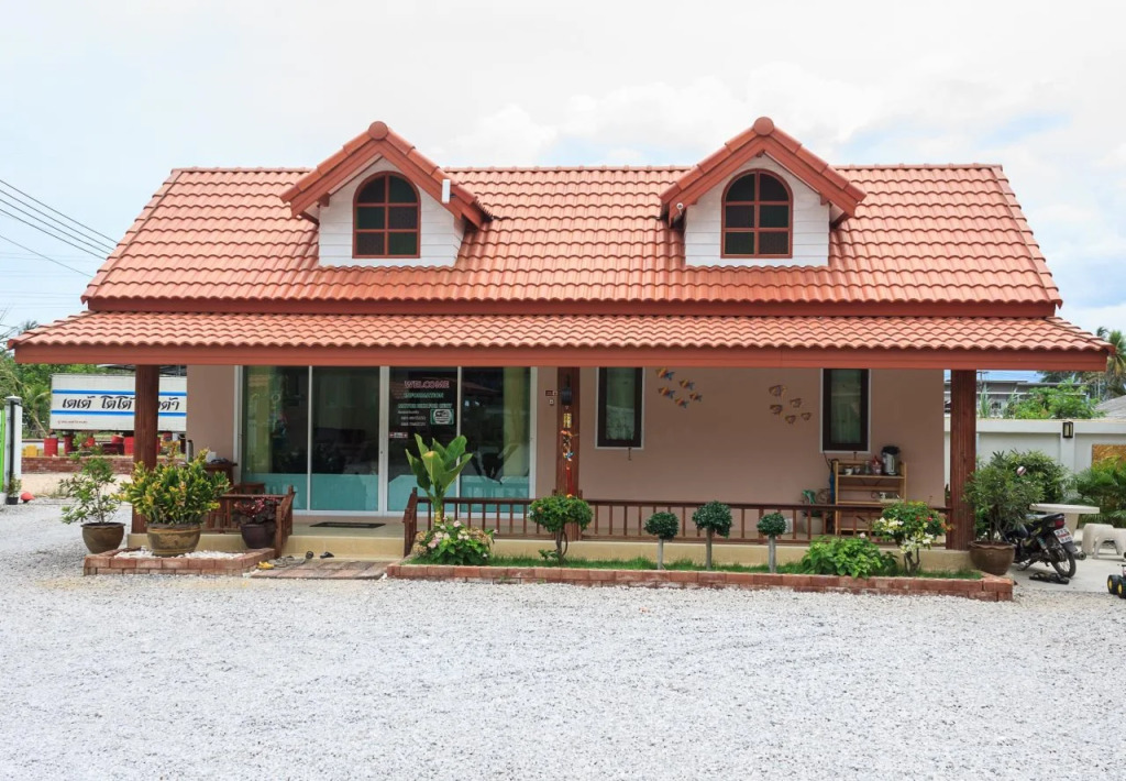 Khaolom Resort