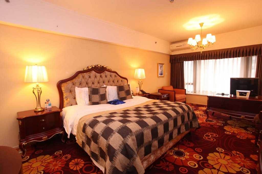Chengdu Longhu Haibin Hotel