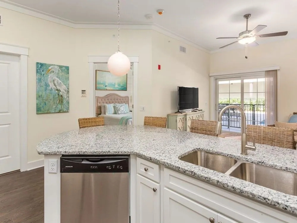 King Suite @ 400 Ocean Suites