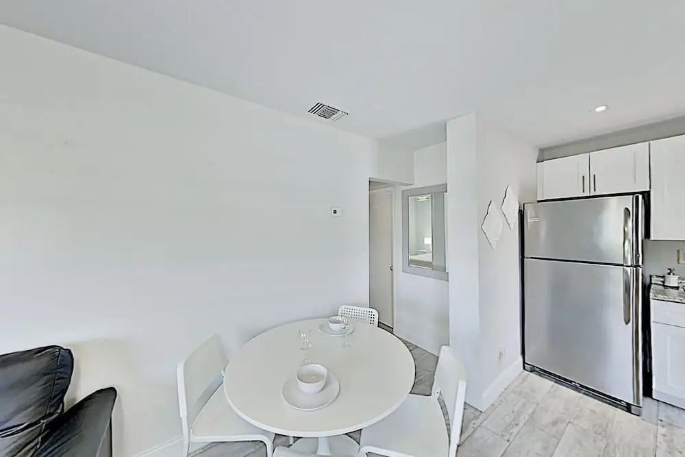 1959se3r 1 Bedroom Apts